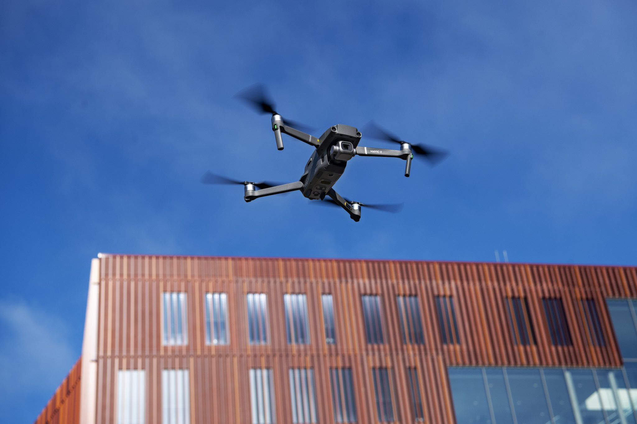 Droneflyvning ved IBA´s bygning