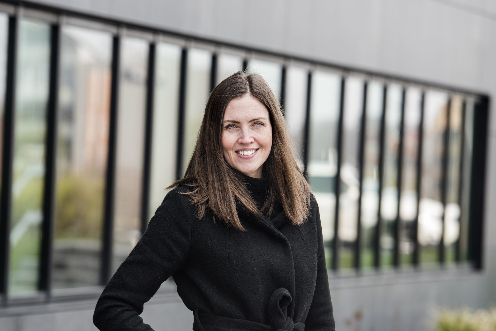 Julie foran Danske Bank