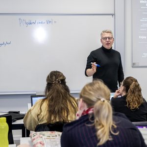 Martin i gang med undervisning
