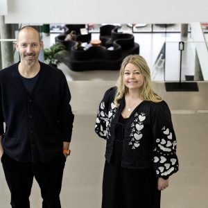 Jesper og Camilla på trappen