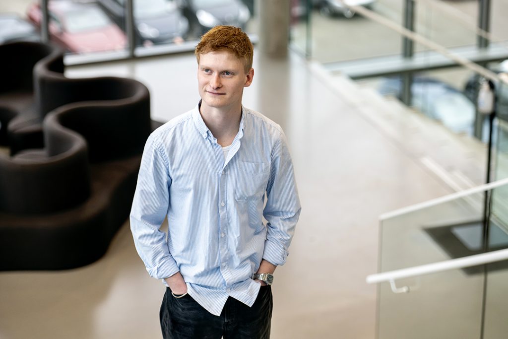 Daniel Træholt der kigger til venstre. 