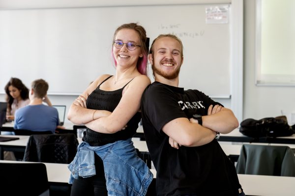 To elever fra Hansenberg til brobygning på IBA.