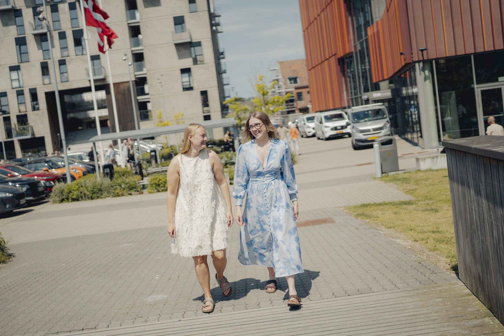 To studerende, der efter sommerferien skal læse på IBA.